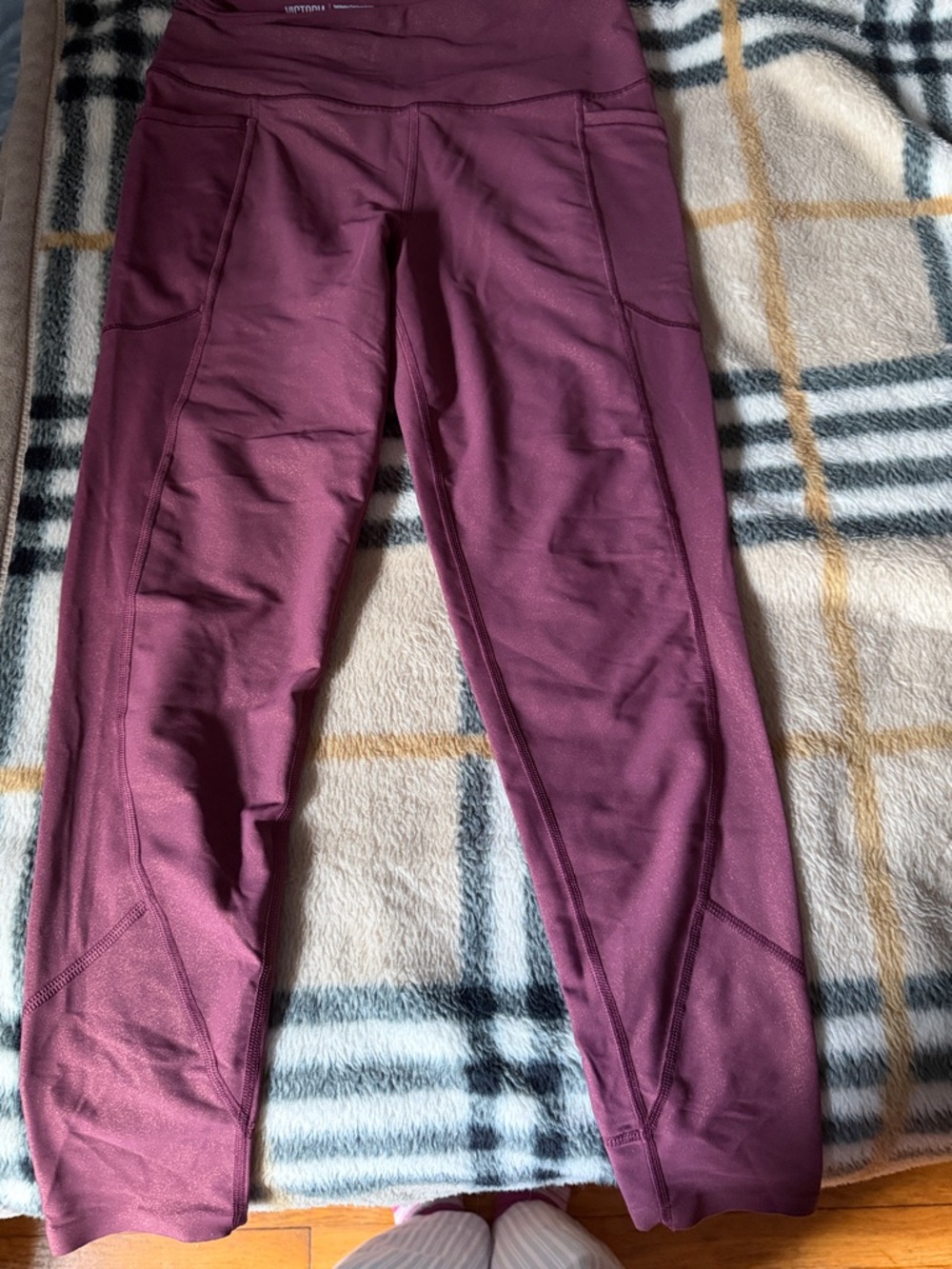 High-Waist Wine-Colored Leggings with Side Pockets